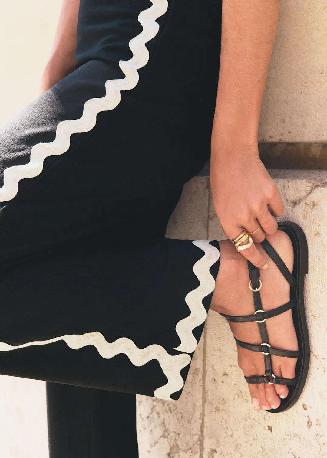 Black with Ecru Zigzag