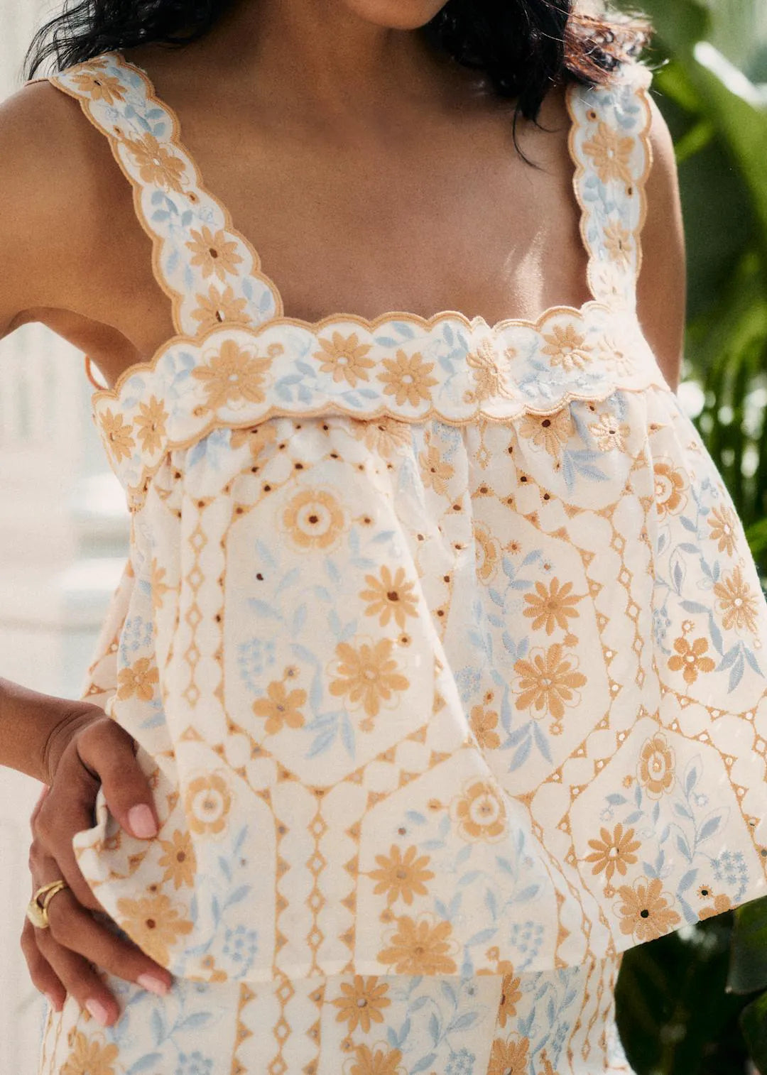 Daffodil Contrast Embroidery