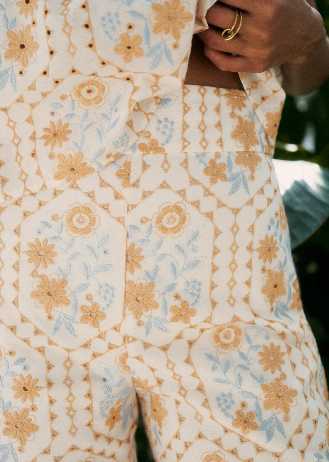 Daffodil Contrast Embroidery