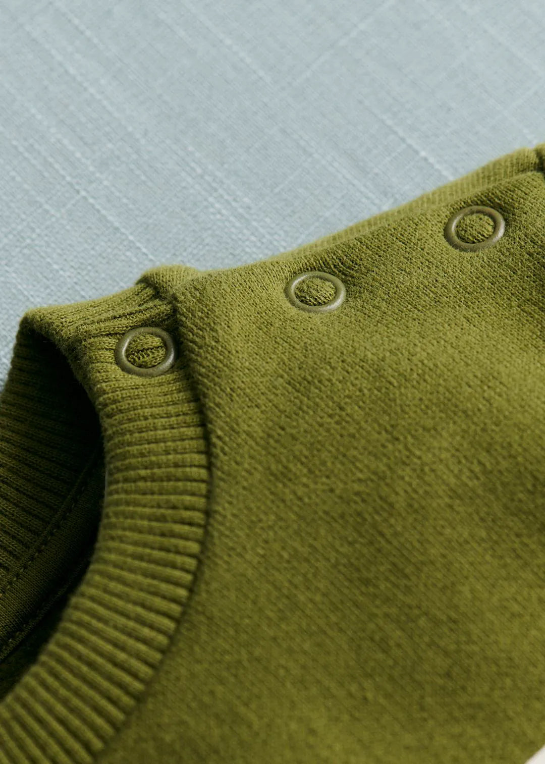 Olive / ecru