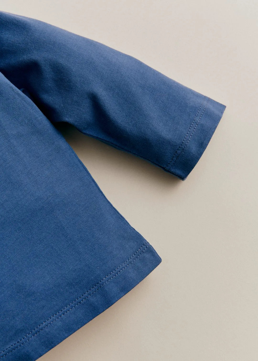 Indigo blue / Ecru