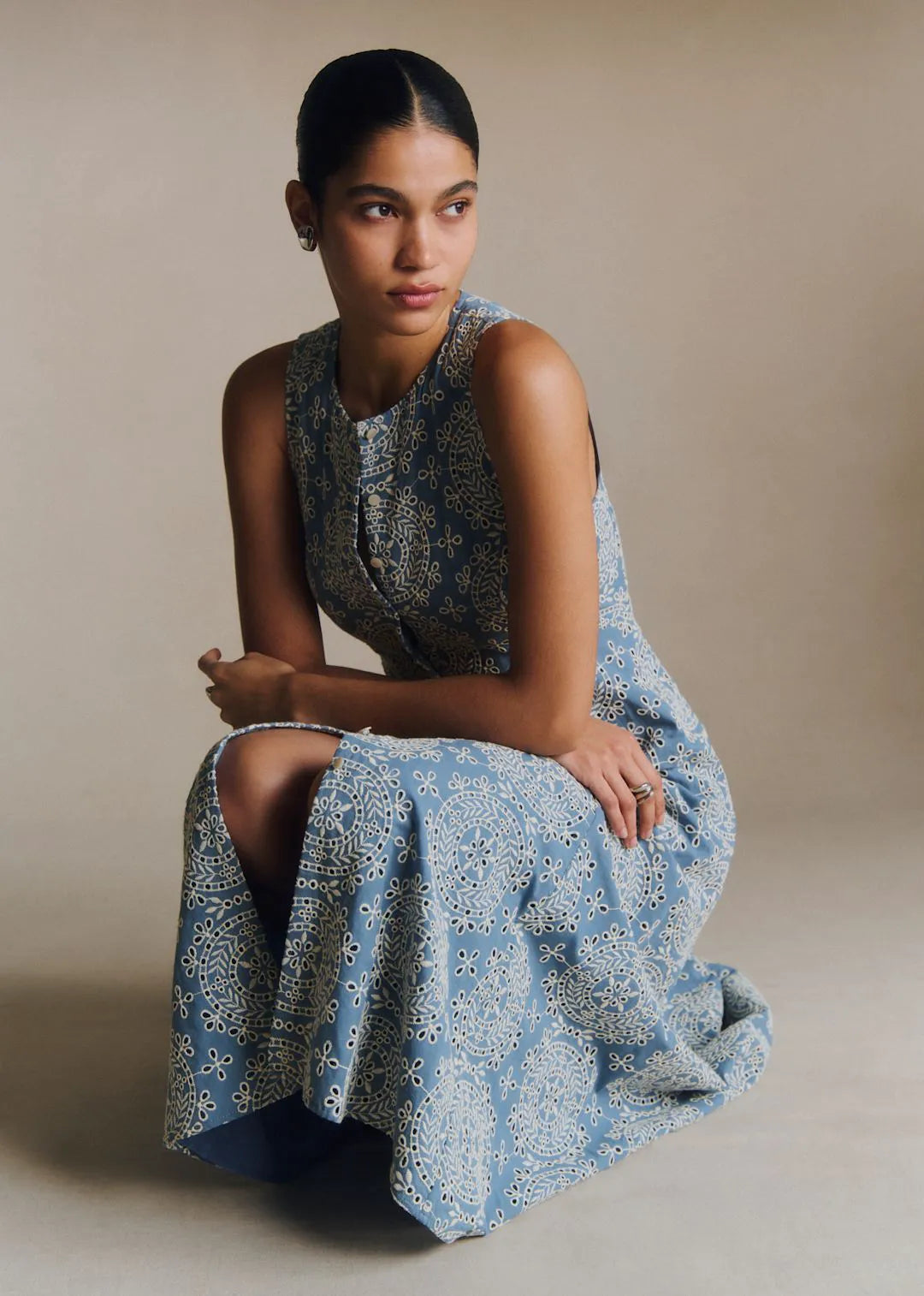Contrasted Embroidery Ecru Vintage Blue