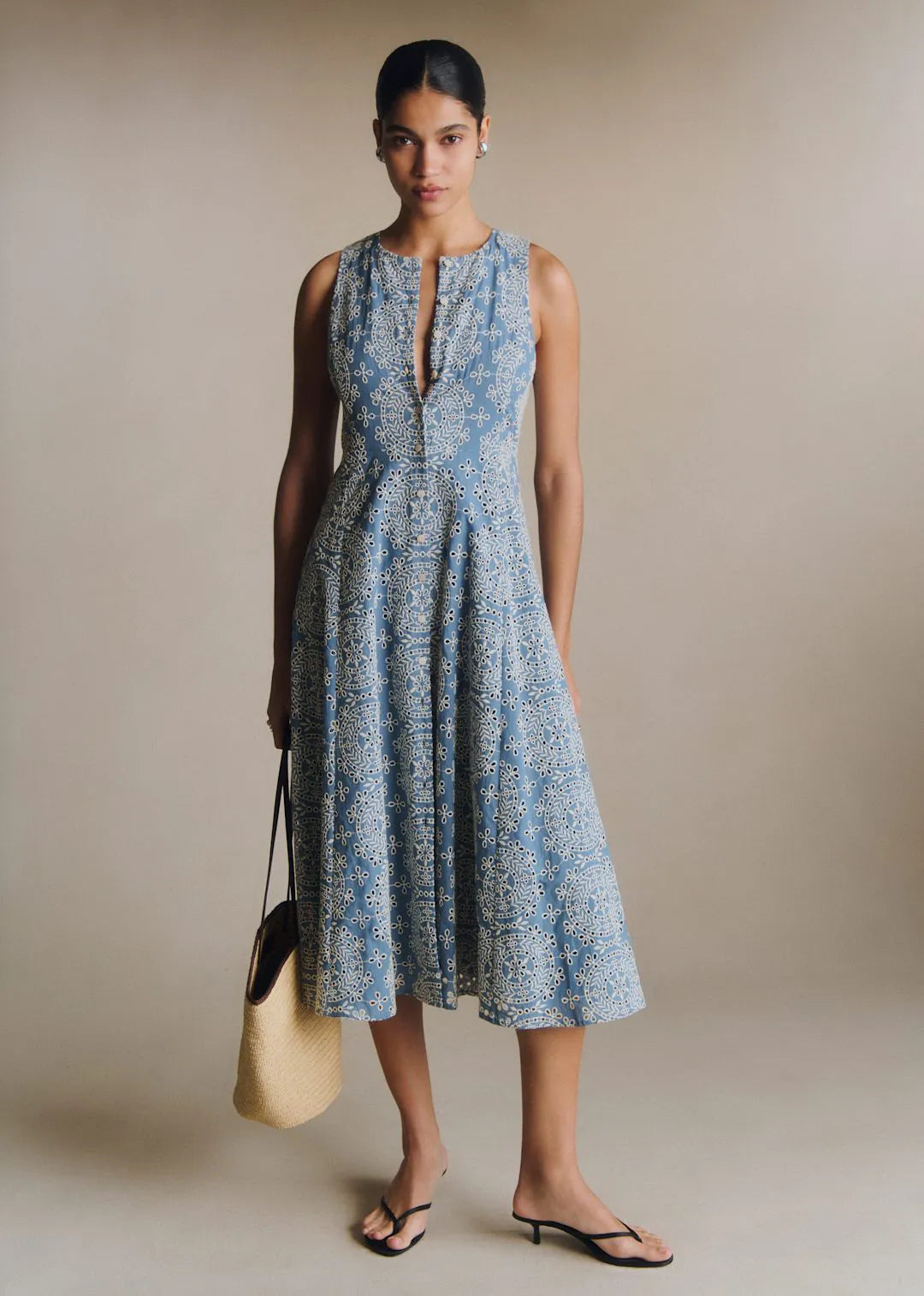 Contrasted Embroidery Ecru Vintage Blue